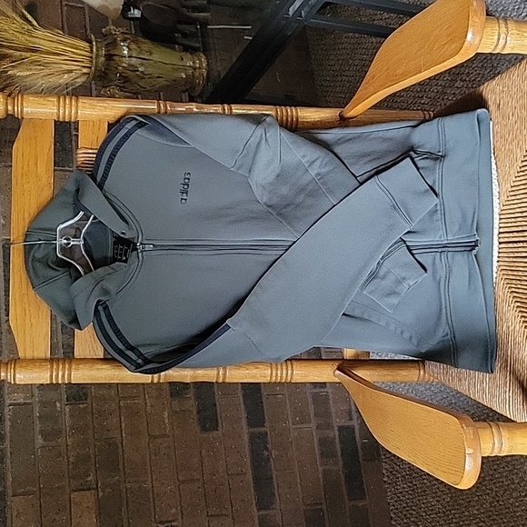 Adidas gray hoodie, size M - Picture 4 of 11